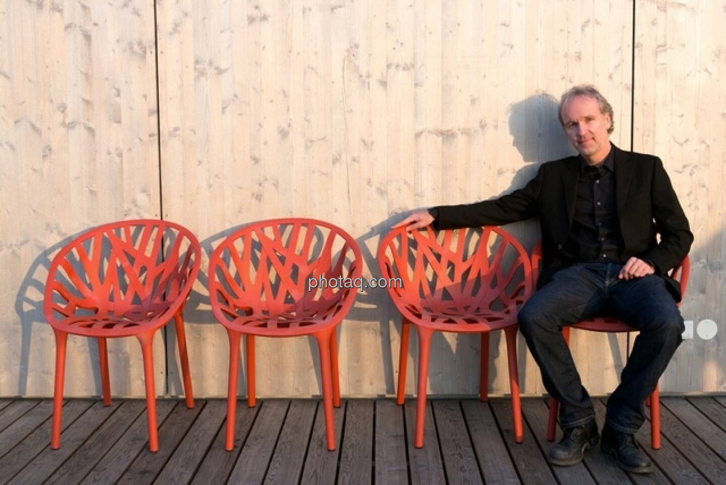 Christian Drastil (CD Comm.), rote Stühle