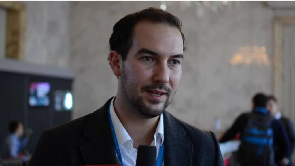 Andreas Tschas, CEO, Co-Founder
“Ohne ein gut funktionierendes Team wäre es nie möglich gewesen”, sagt startEUROPE-Gründer Andreas Tschas. Die Theorie seines BWL-Studiums war ihm zu wenig, also begann er früh nebenher praktische Erfahrungen zu sammeln und bereiste die Welt. Sein Ratschlag:”Viel ausprobieren! Life is a rollercoaster - nur wenn man die Tiefen erlebt, kann man auch die Höhen erleben!” Das Video (3:41min.) dazu unter: http://www.whatchado.net/videos/andreas_tschas, &copy; whatchado (13.01.2014) 