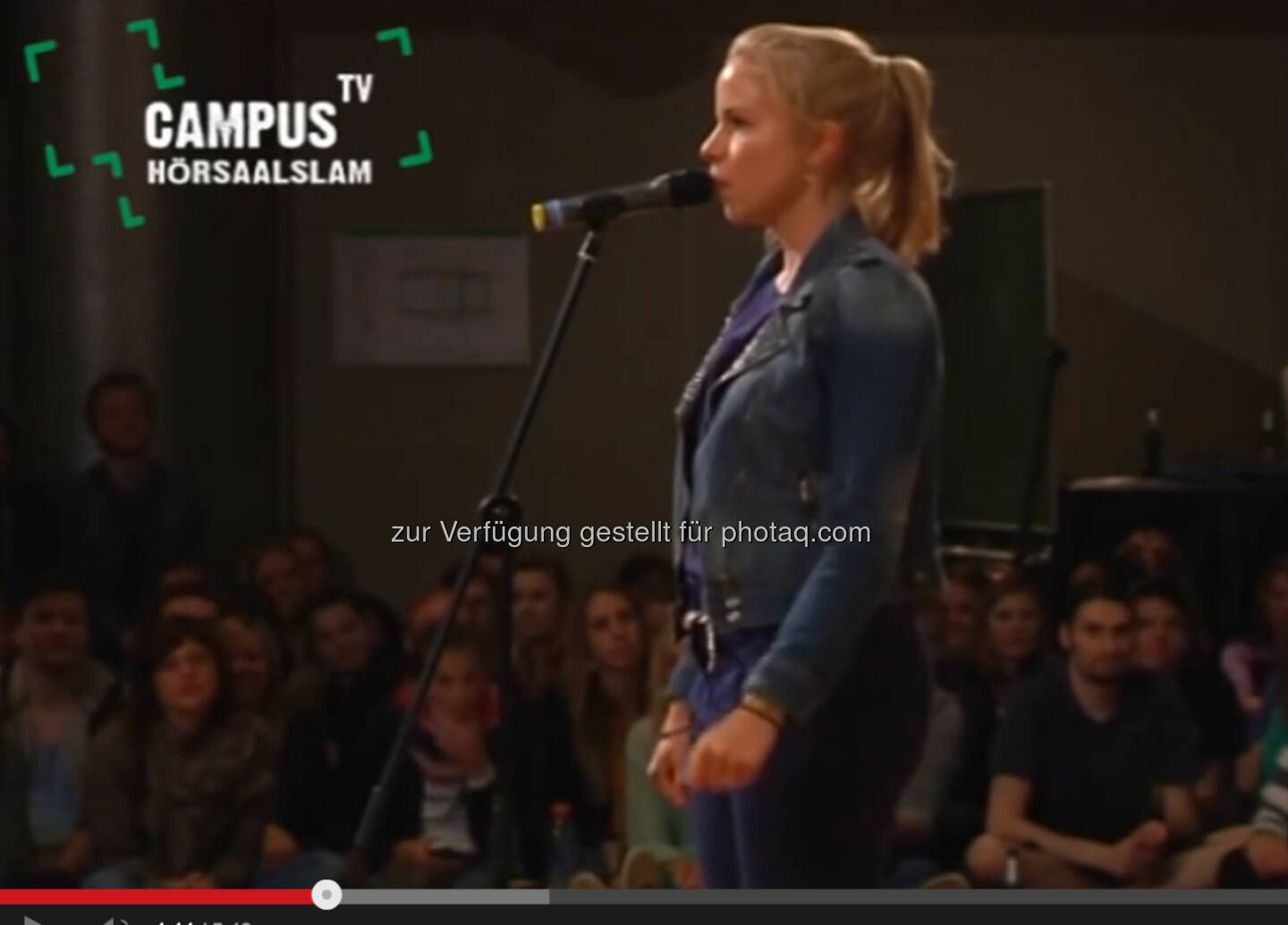 Hörsaal-Slammerin Julia Engelmann wird zum Medienhype - http://www.youtube.com/watch?v=DoxqZWvt7g8