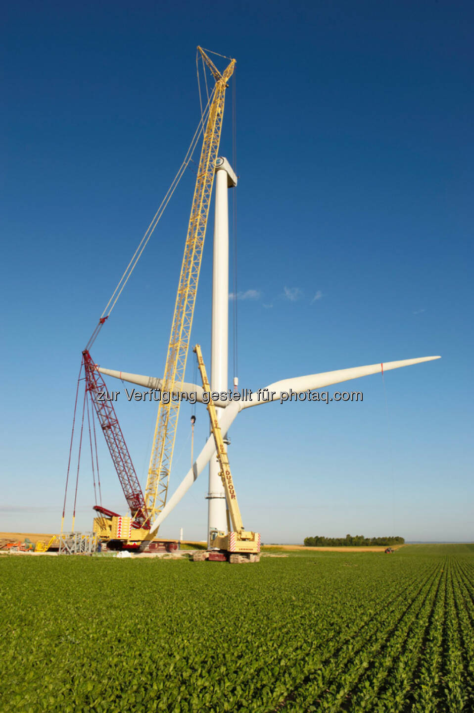 Frankreich , Windenergie, Aufbau einer Nordex N100 gamma im Windpark Germinon in der Champagne, Frankreich. (c) Foto: Jan Oelker / Nordex, jan.oelker@gmx.de