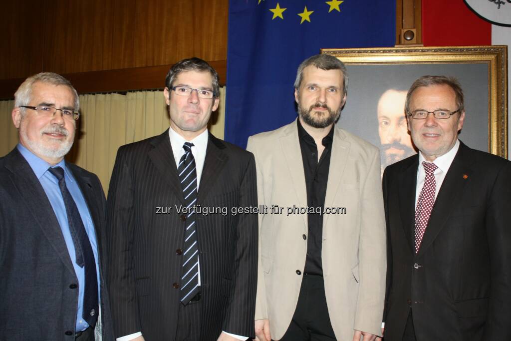 Franz Winkler, Mario Huemer, Werner Baumgartner,  Richard Hagelauer: Die Johannes Kepler Universität (JKU) Linz lud am Montag, 20. Jänner 2014, zur Antrittsvorlesung von Werner Baumgartner (Institut für Medizinmechatronik) und von Mario Huemer (Institut für Signalverarbeitung). Vor mehr als 100 Gästen hielten die Wissenschafter in den Repräsentationsräumen der Universität die traditionelle Vorlesung (c) JKU
 (21.01.2014) 