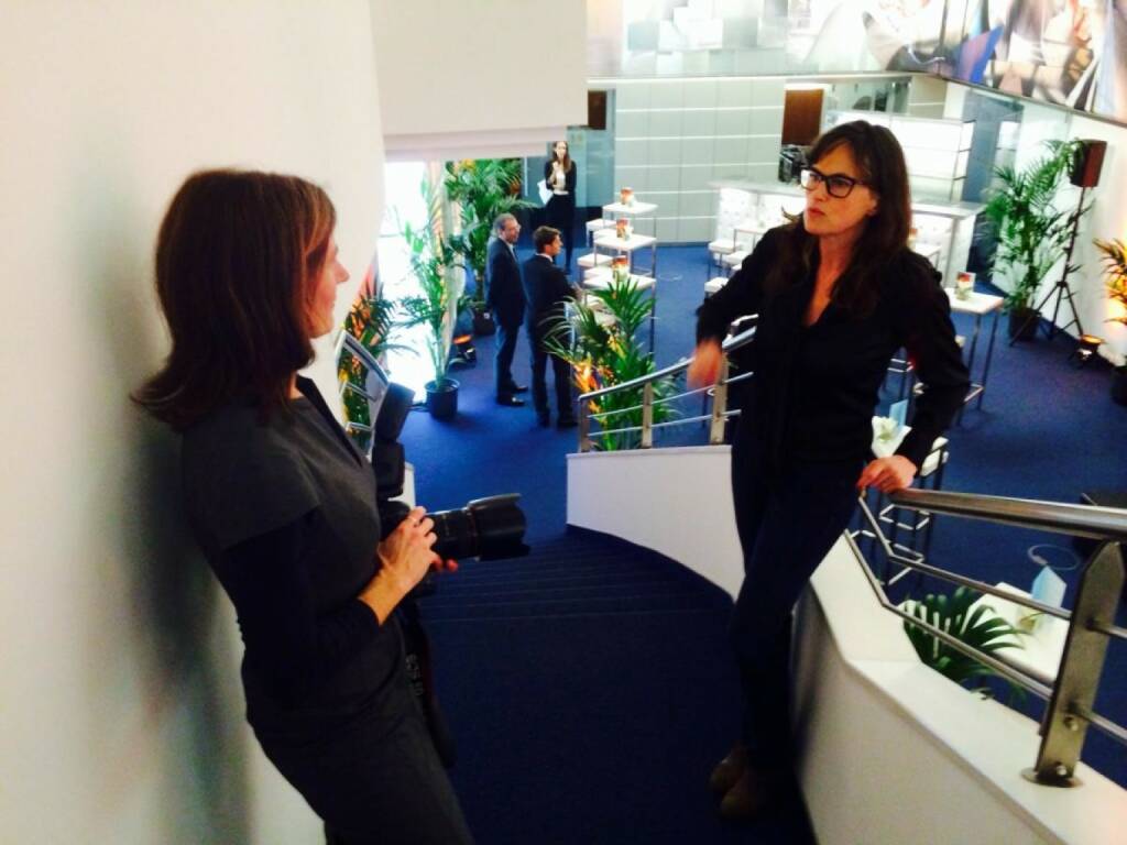 Martina Draper und Anita Witek, die den artstripe 2014 für Accenture gestaltet hat (c) Sitte (21.01.2014) 