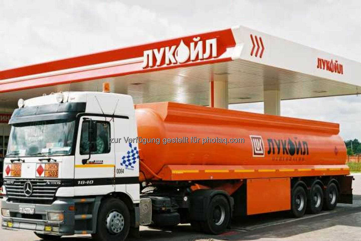 Tankwagen, Tankstelle, Lukoil