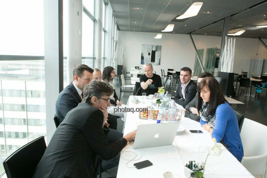 Josef Chladek, Gerhard Kürner (voestalpine), Paul Rettenbacher (THI), Susanne Trhal (Team sisu), Christian Drastil, Franz Ömer (bet-at-home.com), Klaus Fahrnberger (bet-at-home.com), Stephanie Bauer (voestalpine), © finanzmarktfoto.at/Martina Draper (24.01.2014) 