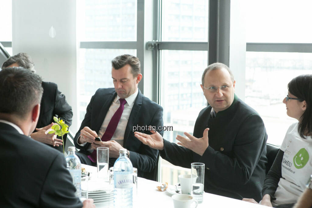 Gerhard Kürner (voestalpine), Paul Rettenbacher (THI), Susanne Trhal (Team sisu), © finanzmarktfoto.at/Martina Draper (24.01.2014) 