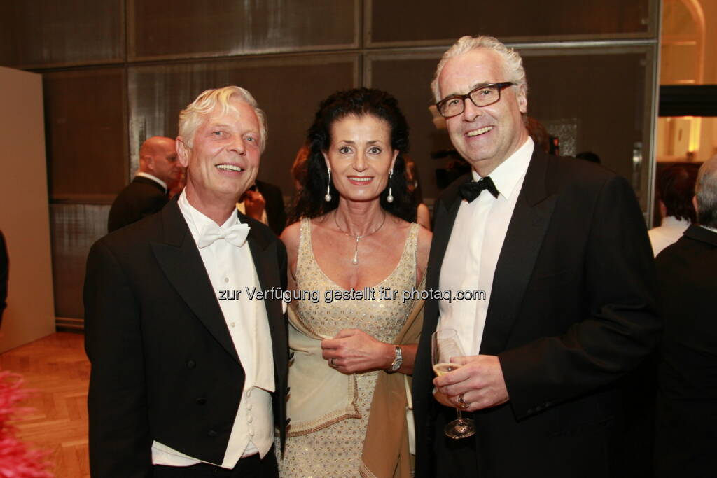 Reinhard Einwaller, Peter Marschall und Gattin, Immobilienball 2014 (Foto: epmedia) (27.01.2014) 