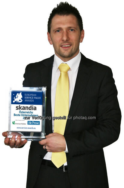 Skandia Service- und Vertriebsleiter Richard Zarycka freut sich über einen Platz am Siegertreppchen des Service Value Award 2014 (28.01.2014) 