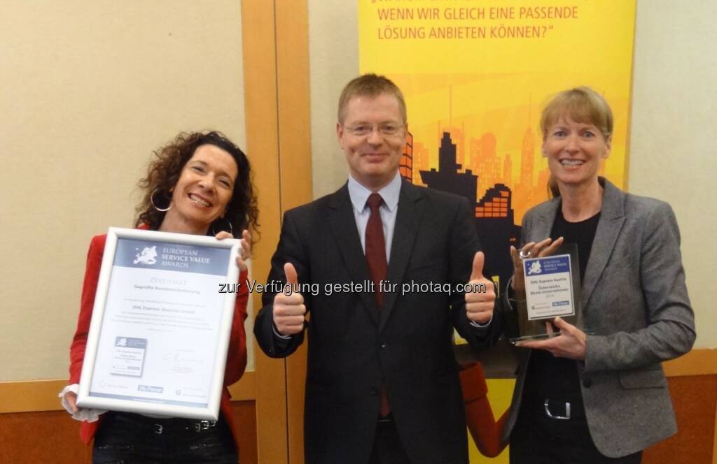 Eva Leitner (Senior Director Customer Service DHL Express Austria), Ralf Schweighöfer (Managing Director DHL Express), Jutta Merk (Senior Director Sales DHL Express) - DHL Express gewinnt European Service Value Award und erhält somit das Gütesiegel „Österreichs Beste Unternehmen 2014“ (30.01.2014) 