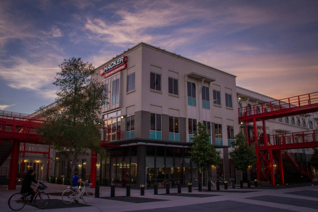 Hack Square at sunset, facebook, © facebook (homepage) (31.01.2014) 