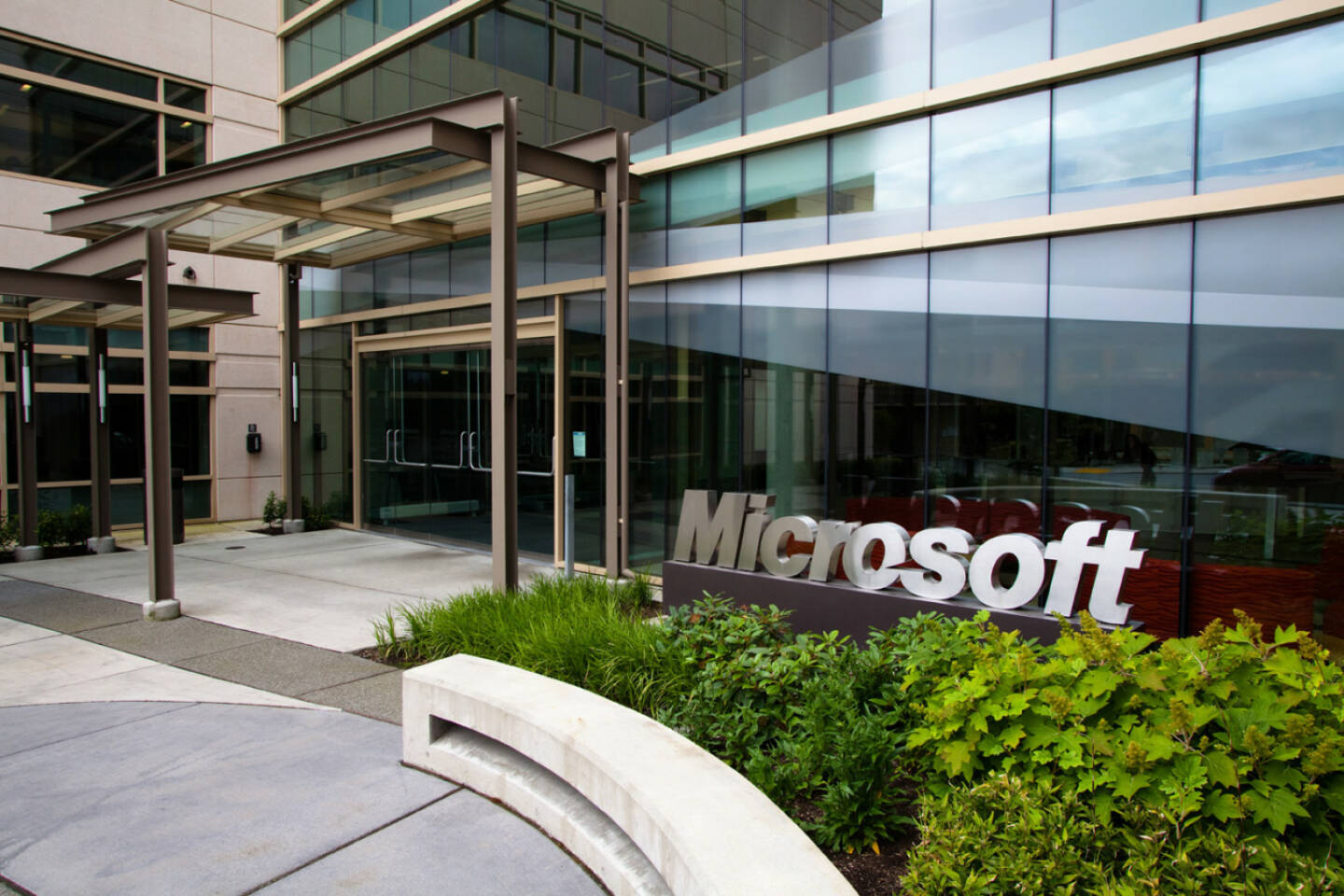 Entrance to Building 99 on the Microsoft Redmond Campus