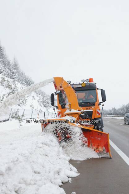 Asfinag Assistenzeinsatz in Kärnten. Sechs Autobahnmeistereien aus ganz Österreich unterstützen Kärnten im Kampf gegen Schneemassen (C) Asfinag, © Aussendung (06.02.2014) 