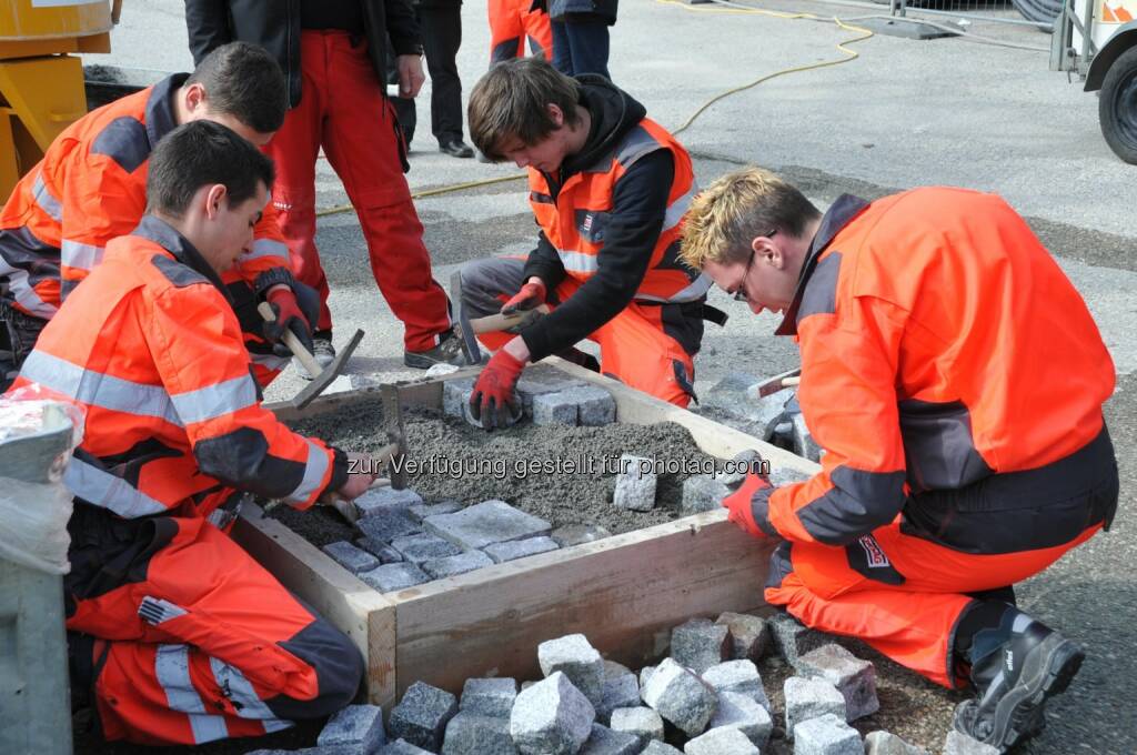 Strabag begrüßt, dass nun neben dem Preis und der Qualität auch soziale und ökologische Kriterien bei der Beurteilung von Angeboten berücksichtigt werden, anlässlich Kärnten will soziale und ökologische Kriterien bei der Vergabe von Bauprojekten berücksichtigen  (Bild: Strabag) (10.02.2014) 