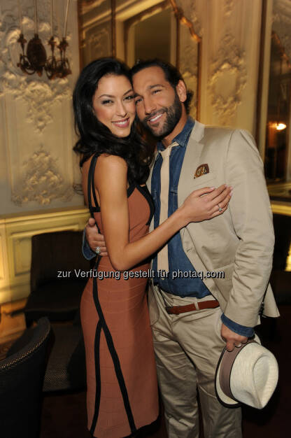 Rebecca Mir mit Freund Massimo Sinato bei der Fox Deutschland-Premiere der US-Serie Ray Donovan in der Cinema Lounge im Hotel Bayerischer Hof in München., © Fotocredit: obs/Fox International Channels/API/Michael Tinnefeld (12.02.2014) 