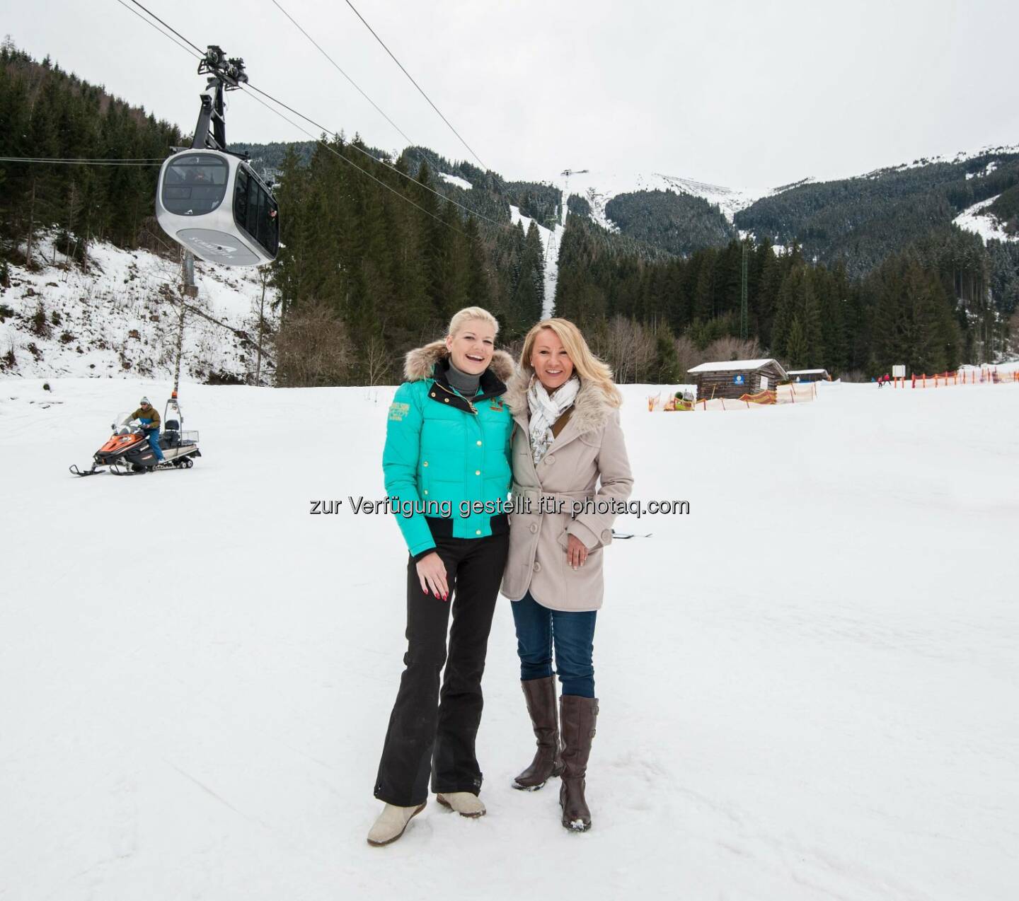 Dschungelkönigin Melanie Müller in Zell am See-Kaprun (Melanie Müller mit Renate Ecker, Geschäftsführung Zell am See-Kaprun Tourismus).