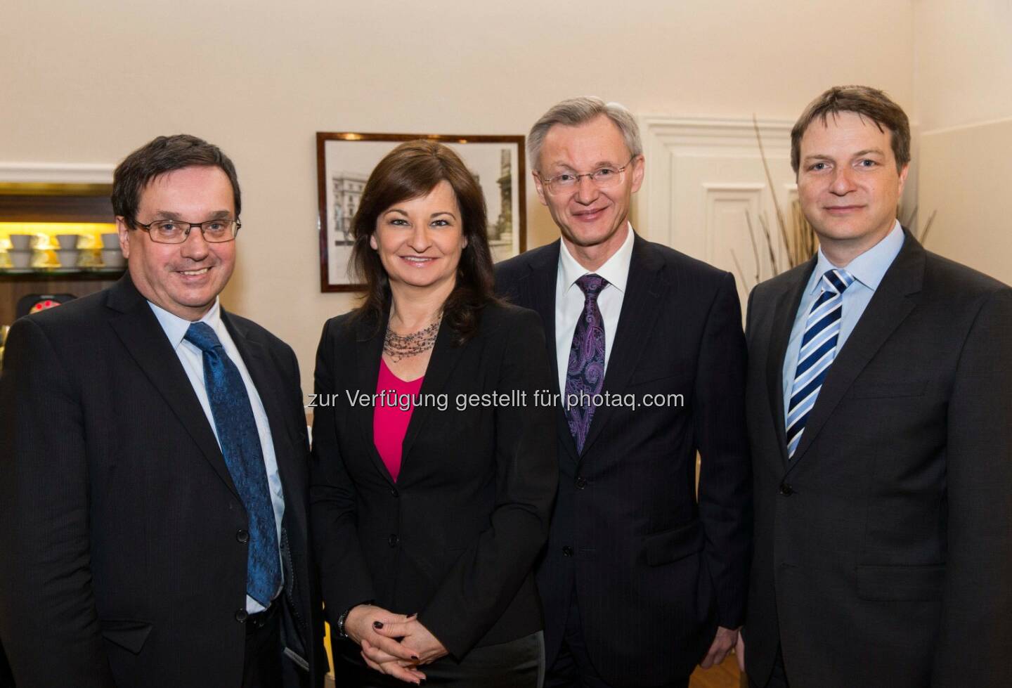 Jahrespressekonferenz der AÖB im  Themenraum in Wien. Josef Schmidinger (Generaldirektor sBausparkasse), Susanne Riess (Generaldirektorin Bausparkasse Wüstenrot), Manfred Url (Generaldirektor Raiffeisen Bausparkasse),  Thomas Köck (Generaldirektor ABV Bausparkasse). Die Bauspareinlagen haben erstmals die historische20-Milliarden-Euro-Grenze überschritten, sagte WüstenrotGeneraldirektorin Susanne Riess, derzeit Vorsitzende desArbeitsforums der österreichischen Bausparkassen. 