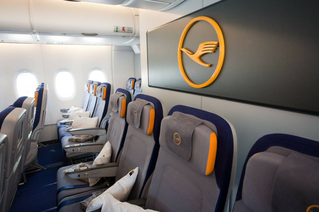 Economy-Class-Sitze in der A380, (C) Rolf Bewersdorf, © Lufthansa AG (Homepage) (17.02.2014) 
