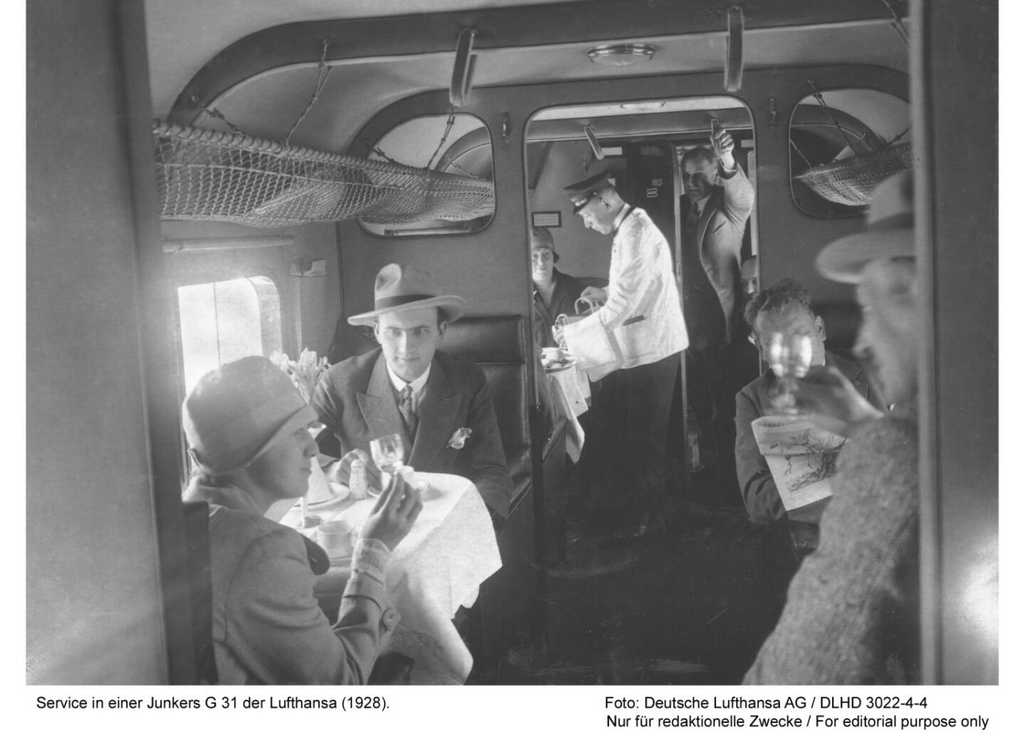 Service in einer Junkers G 31 der Lufthansa (1928). Foto: Deutsche Lufthansa AG / 1928
