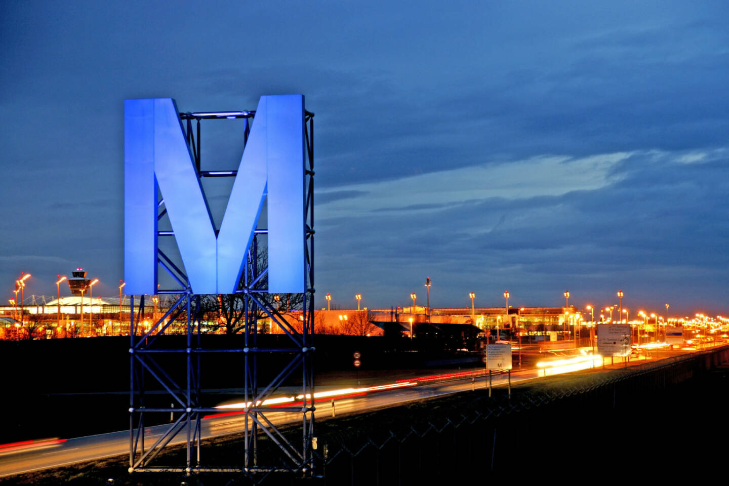 Flughafen Muenchen, Ariport, Logo, Lufthansa AG, (C) Kerstin Roßkopp