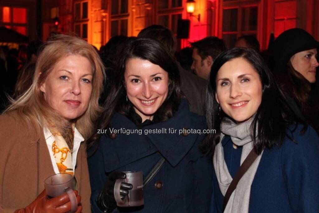 Christa Scholl (Geschäftsführerin vom DIRK),  Silvia Humitsch (Ö. Post), Marlene Binder (C.I.R.A.), © Wiener Börse AG (15.12.2012) 