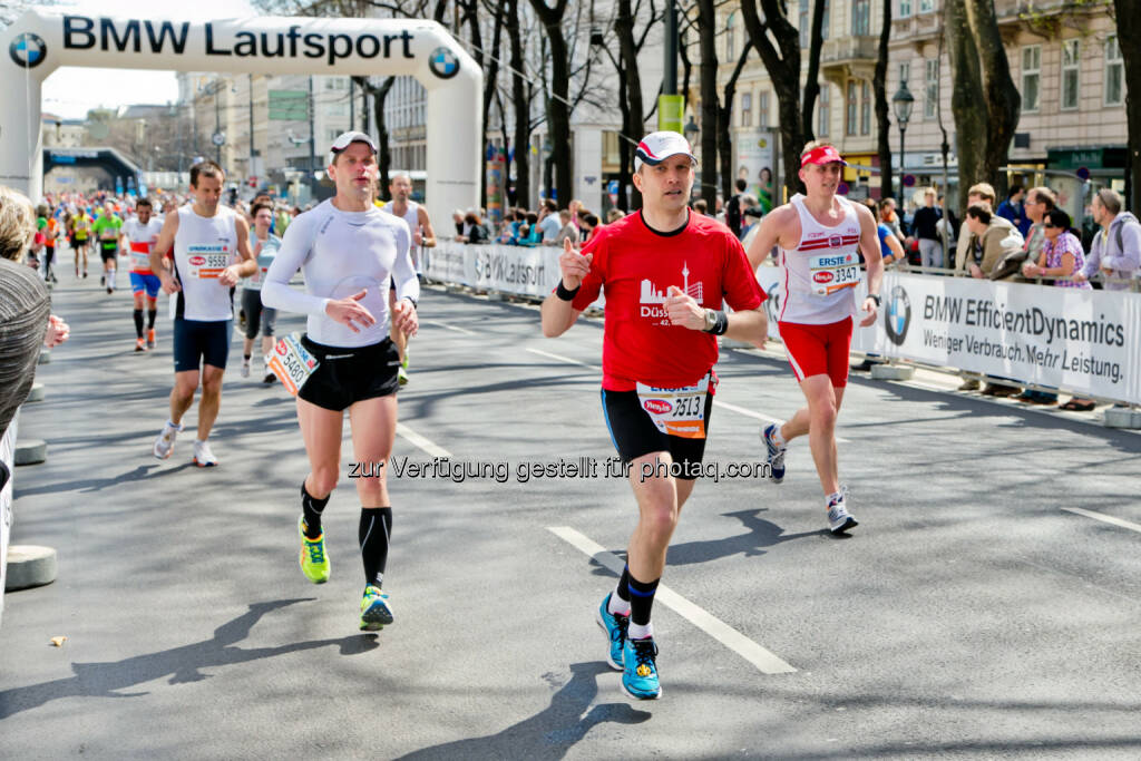 Im Rahmen des Vienna City Marathon 2014 vergibt BMW Austria 10 exklusive Plätze für das BMW Laufteam - Erstmals arbeitet BMW Austria beim diesjährigen Vienna City Marathon mit dem amerikanischen Fitness-App Anbieter RunKeeper zusammen. Im Rahmen der Zusammenarbeit unterstützt BMW Läuferinnen und Läufer bei ihrem Training und bereitet sie optimal auf diesen Marathon vor. Mehr: http://www.bmw.at/vcm-2014 (Bild: BMW) (20.02.2014) 