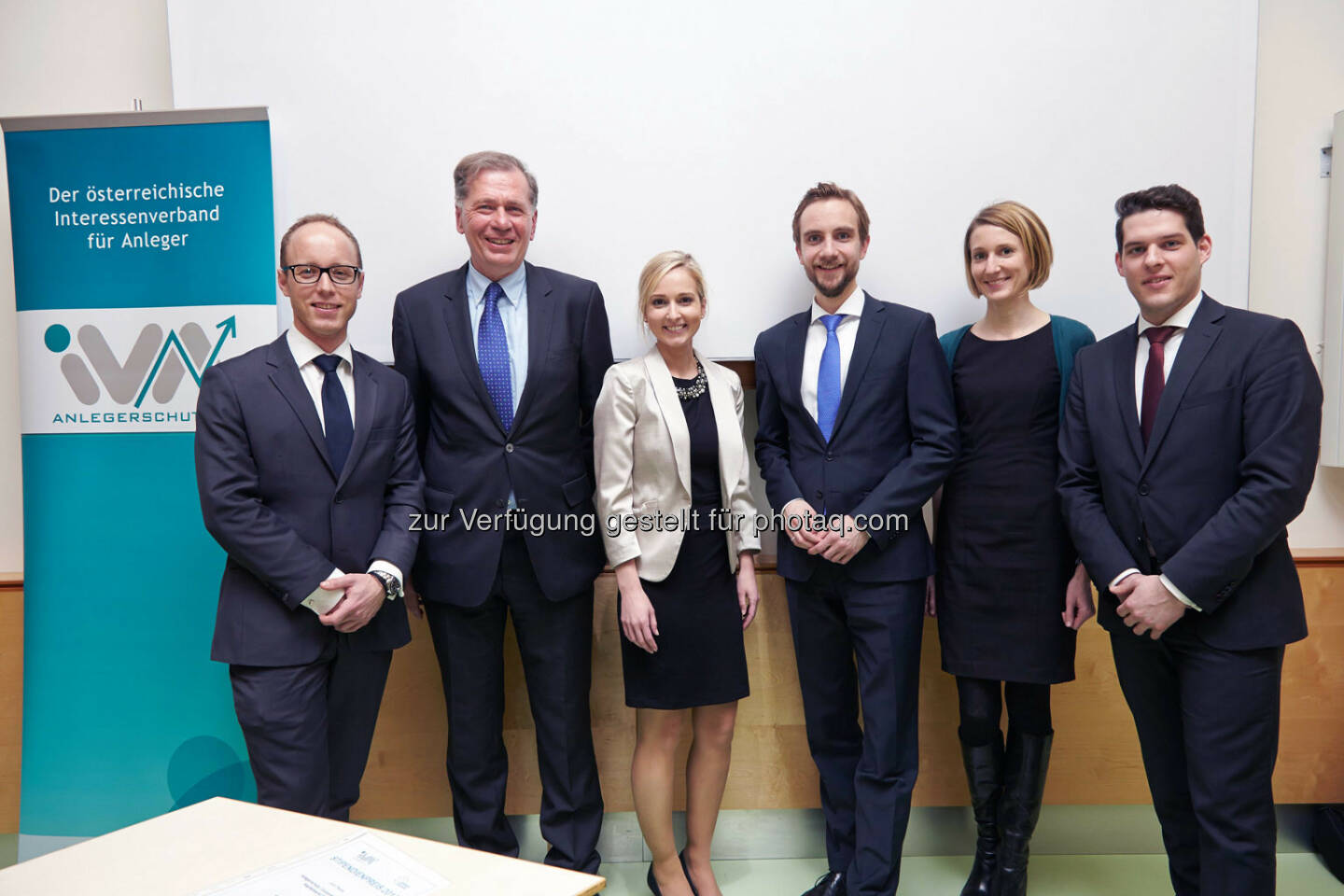 Preisträger 2013 Juryentscheidung zum Thema
Anlegerschutz, Corporate Governance, Kapitalmarkt Österreich
v.l.n.r. Christian Thaler, Wilhelm Rasinger (IVA), Martina Haudum,Martin Oberndorfer, Andrea Wiesinger, Thomas Gaber