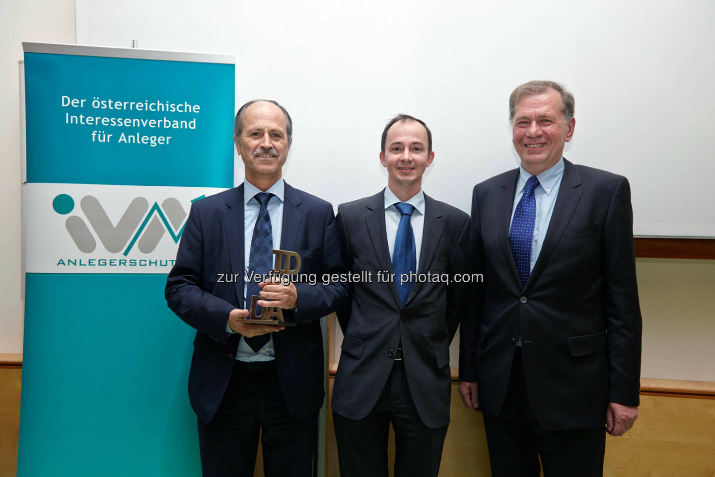 Der IVA-David 2013 ging an die voestalpine AG - entgegengenommen von Hubert Possegger und Gerald Resch. Mit dieser Auszeichnung, die einmal jährlich an Unternehmen und Persönlichkeiten verliehen wird, werden wesentliche Beiträge zur Förderung der Kapitalmarktkultur und aktionärsfreundliches Engagement gewürdigt. 