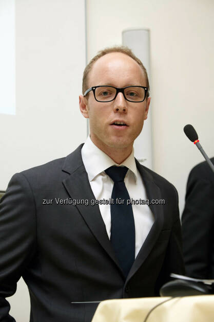 Christian Thaler erhielt den Hauptpreis 2013 mit der Dissertation: „Verletzung kapitalmarktrechtlicher Vorschriften - Marktmanipulation, Insiderhandel und Ad-hoc-Publizität“ im Wert von 4.000 Euro, © IVA (24.02.2014) 