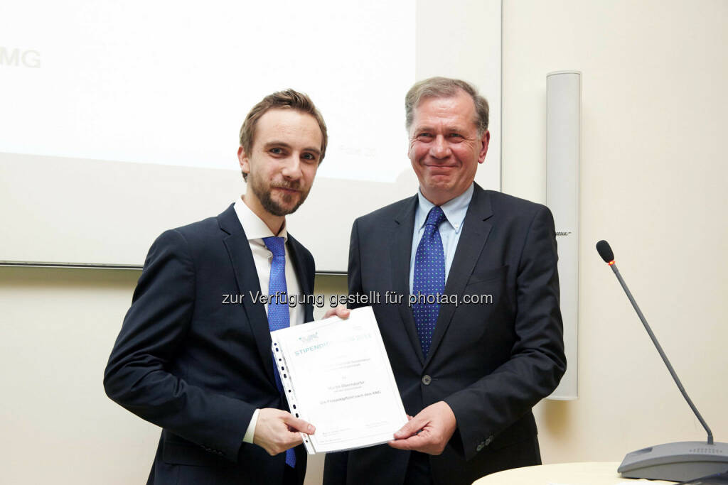 Martin Oberndorfer - Anerkennungspreis für die Dissertation „Die Prospektpflicht nach dem KMG“ im Wert von 1.000 Euro, © IVA (24.02.2014) 