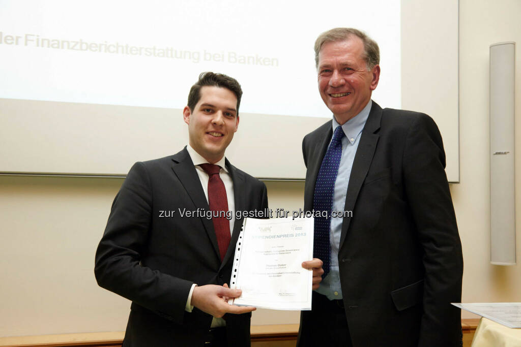 
Thomas Gaber - Anerkennungspreis für die Dissertation
„Die Qualität der Finanzberichterstattung bei Banken“  im Wert von 1000 Euro
, © IVA (24.02.2014) 