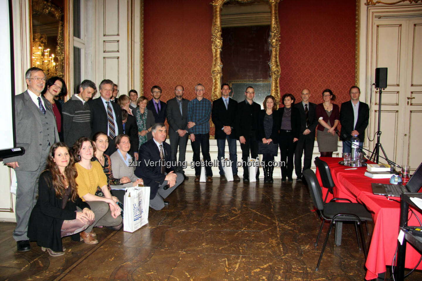 OeAD verleiht gemeinsam mit BMWF und Institut Francais den Prix Amadée 2014. Alle Projektleiter/innen des Kooperationsprogramms Amadée (Österreich-Frankreich) erhielten im Rahmen der Festveranstaltung eine Flasche französischen Rotwein und Informationsbroschüren.
