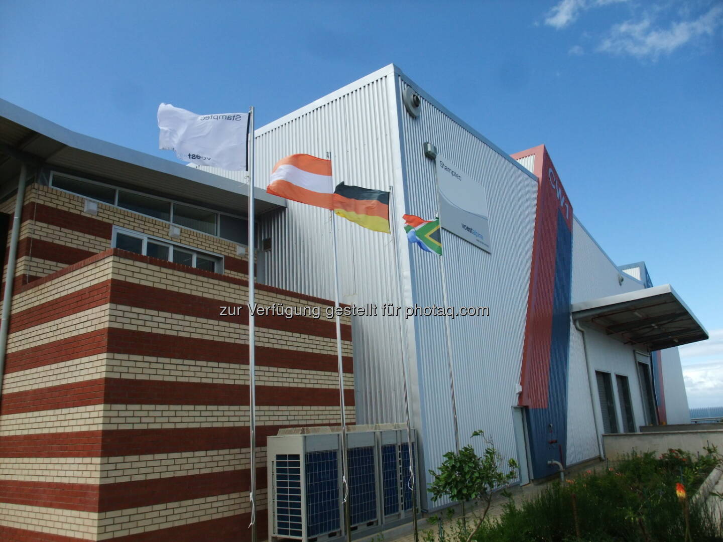 voestalpine setzt weiter auf Internationalisierung und eröffnet einen neuen Standort der Metal Forming Division in East London, Südafrika. Das Werk für hochqualitative Automobilkomponenten stellt den jüngsten Umsetzungsschritt einer umfassenden Globalisierungsstrategie der Gruppe im Automotive-Bereich dar. (Bild: voestalpine)