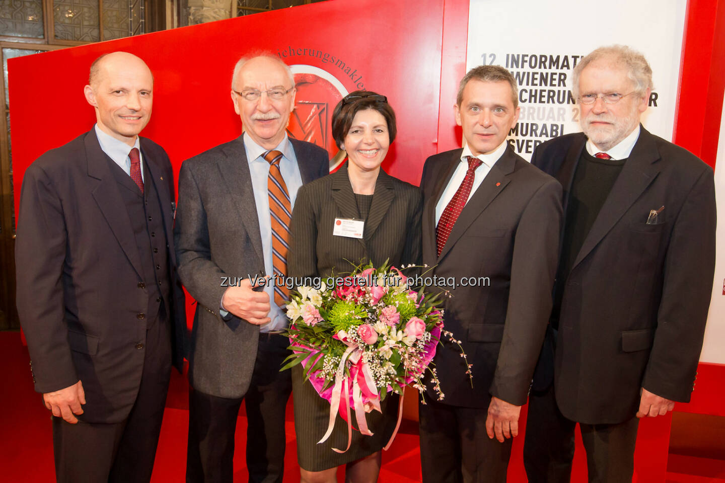 Wilhelm Hemerka (FG Obmann Stv.), Gerd Gigerenzer, Brigitte Kreuzer (FG Obmann Stv.), Helmut Mojescick (FG Obmann), Anton Zeilinger - Unter dem Motto un.sicht.bar widmeten sich die Wiener Versicherungsmakler am 26. Februar 2014, im Rahmen
ihres 12. Informationstages, den unsichtbaren Risiken unserer Zeit, aber auch interessanten Erkenntnissen aus Wissenschaft und Forschung (Bild: Christian Mikes)