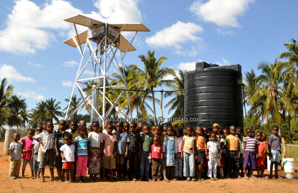 „Ziel der Pumpmakers Plattform ist, Menschen in entlegenen Gebieten durch die NSP Solar Pumpe mit sauberem Trinkwasser zu versorgen sowie Firmen und Jungunternehmern ein einfach umzusetzendes Geschäftskonzept zur Verfügung zu stellen“, erklärt Stuck, © pumpmakers (03.03.2014) 