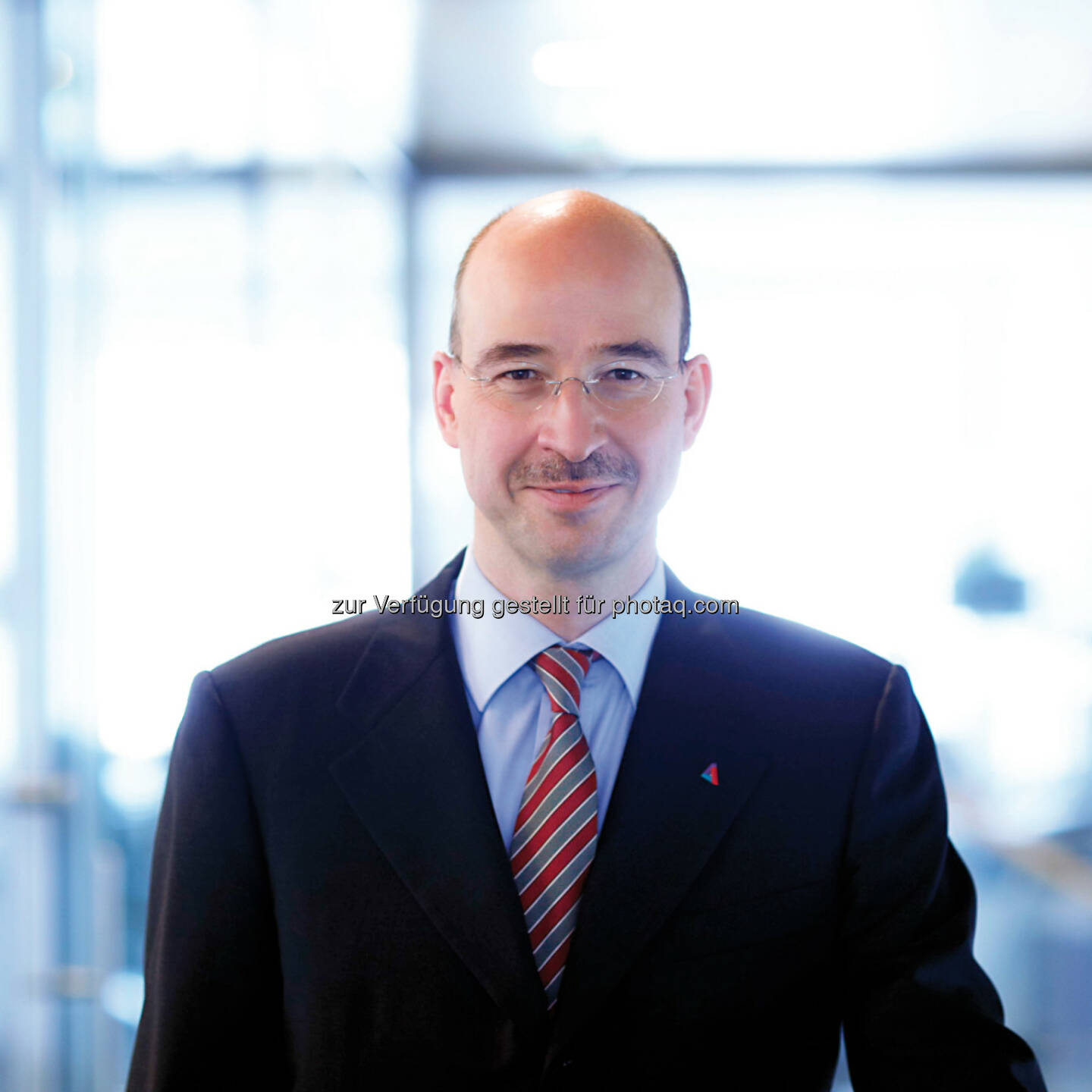 Burkhard Gantenbein, Vorstandsvorsitzender Helvetia Versicherungen, freut sich über das Jahresergebnis 2013, erneut deutliches Wachstum über dem Markt (Bild: Helvetia)