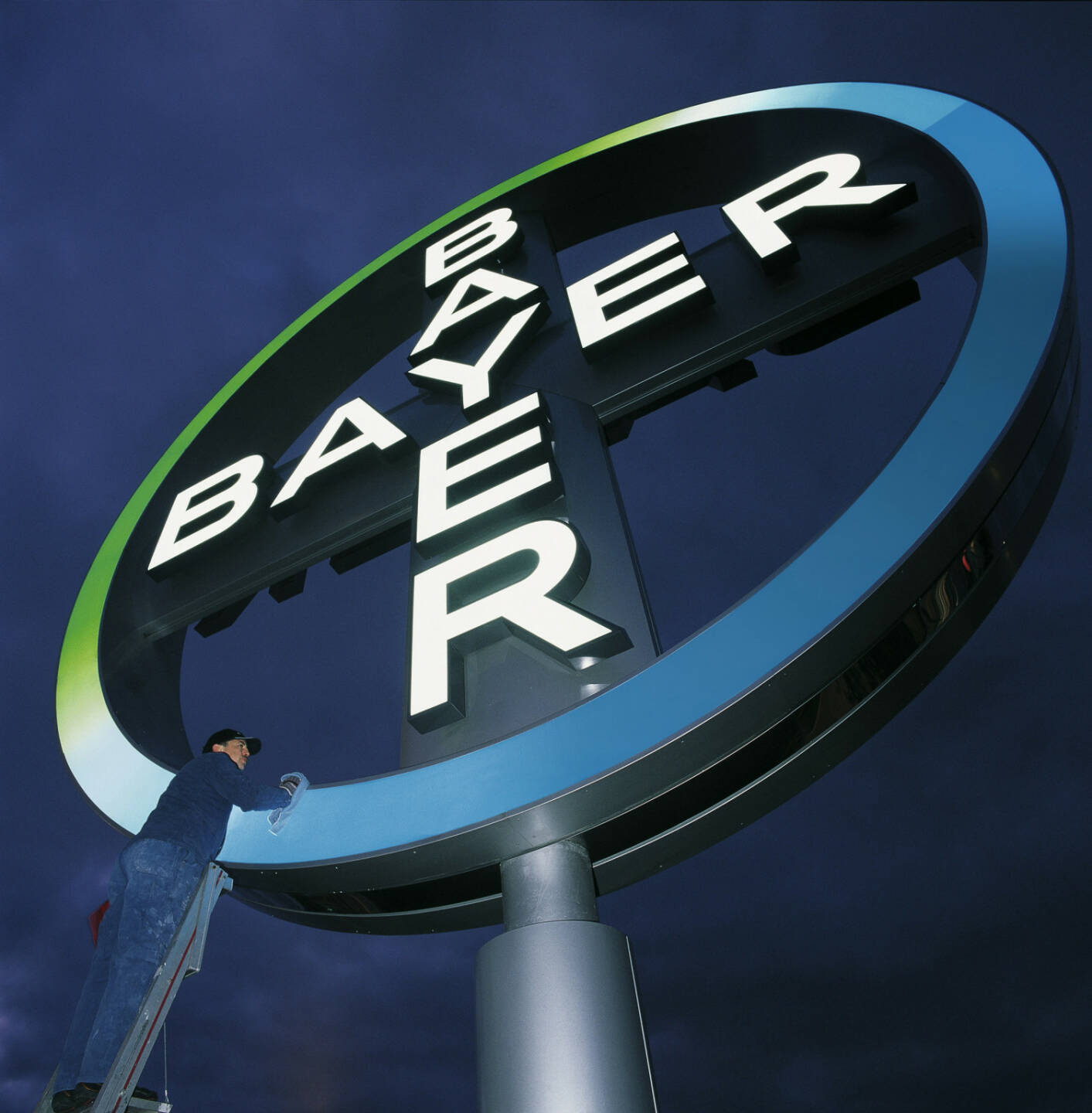 Bayer-Kreuz am Köln-Bonner Flughafen