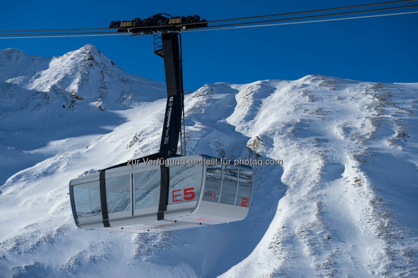 Neue Pendelbahn der Silvrettaseilbahn AG in Ischgl läuft mit Antriebs- und Elektrotechnik von Siemens - in Zusammenarbeit mit der Doppelmayr Gruppe wurde die komplette Antriebs- und Elektrotechnik für die neue Seilbahn „Piz Val Gronda E5“ der Silvrettaseilbahn AG geliefert. (Bild: Siemens)