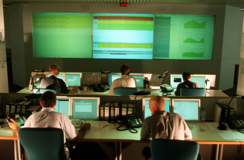 Network Operation Center, QSC AG, © QSC AG (Homepage) (14.03.2014) 