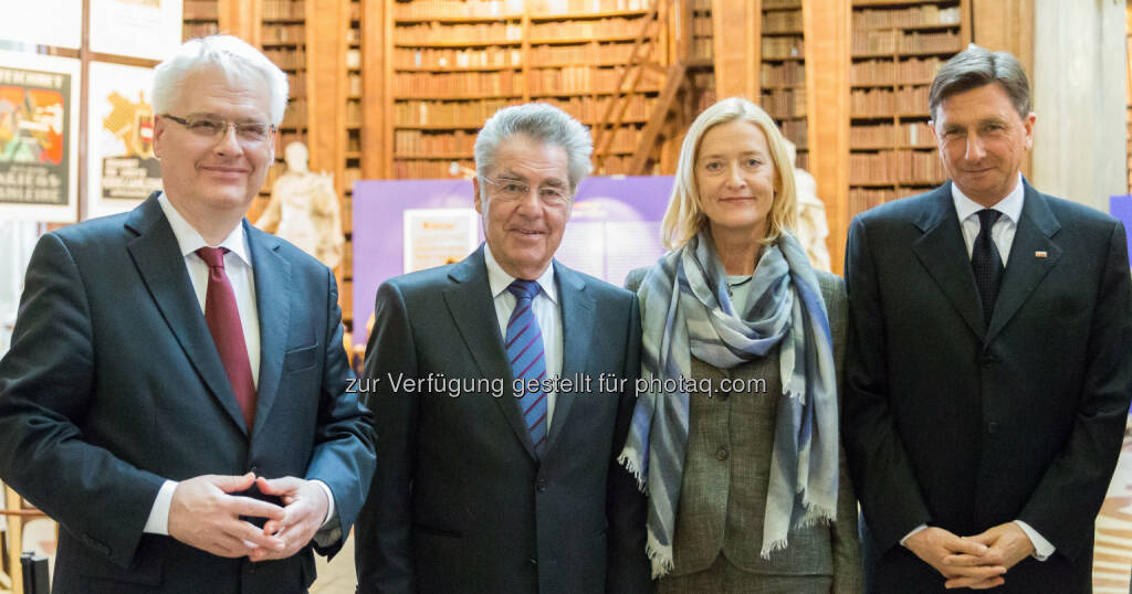 Ivo Josipovic (Staatspräsident der Republik Kroatien), Heinz Fischer (Bundespräsident der Republik Österreich), Johanna Rachinger (Generaldirektorin der Österreichischen Nationalbibliothek), Borut Pahor (Staatspräsident der Republik Slowenien): Drei Staatspräsidenten besichtigen Österreichische Nationalbibliothek, © Aussendung (17.03.2014) 