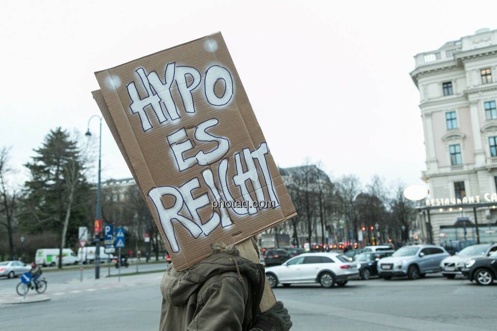Hypo es reicht Hypo Demonstration in Wien am 18.03.2014, © Martina Draper/finanzmarktfoto.at (18.03.2014) 