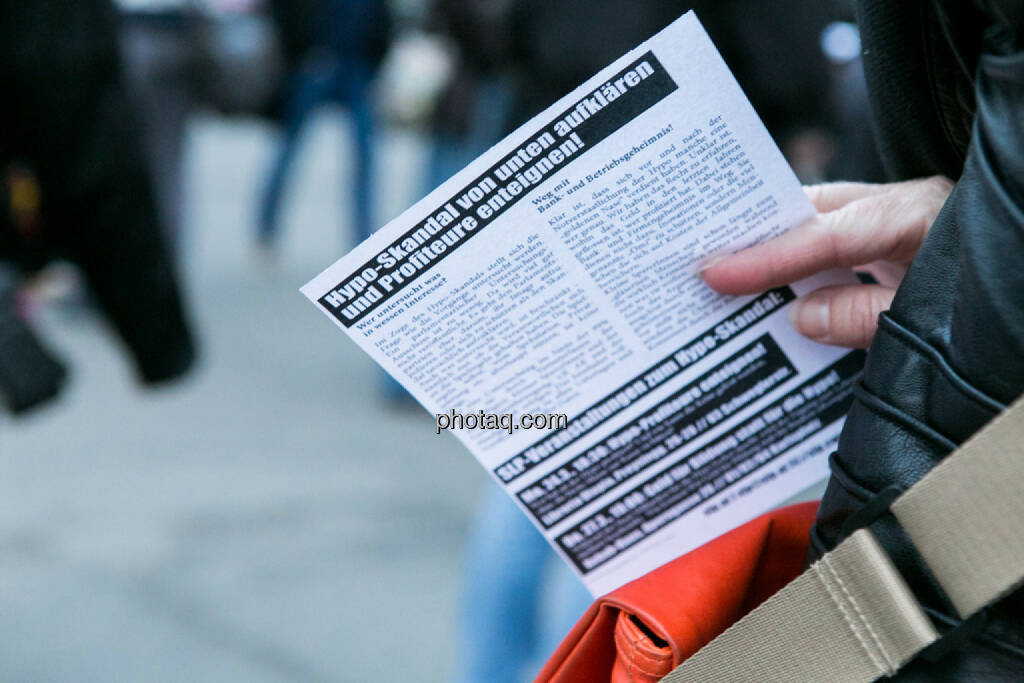 Profiteure enteignen - Hypo Demonstration in Wien am 18.03.2014, © Martina Draper/finanzmarktfoto.at (18.03.2014) 