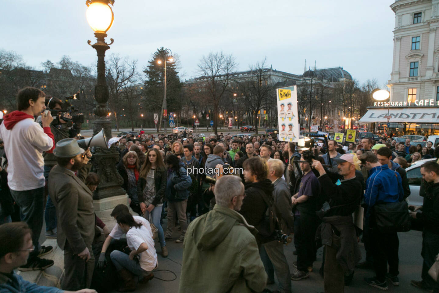 Hypo Demonstration in Wien am 18.03.2014