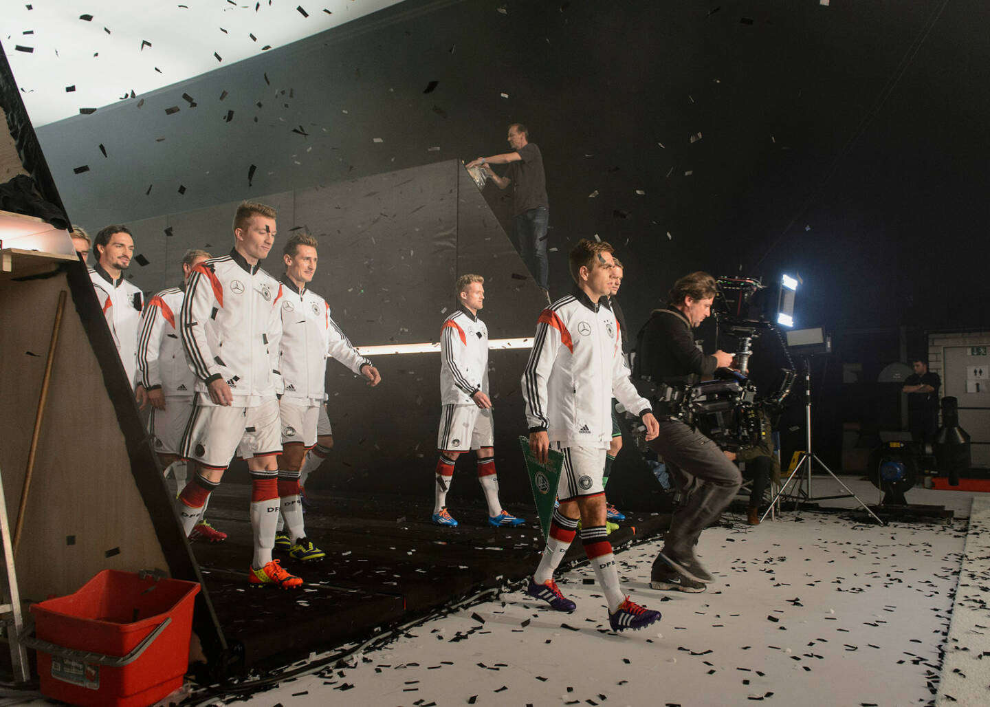 Bereit wie nie : PR-Maßnahmen / WM-Kampagne von Mercedes-Benz, Generalsponsor des Deutschen-Fussball-Bund (DFB) zur Fussball-WM 2014 in Brasilien in den Bavaria-Filmstudios, Muenchen, 11.11.2013, Daimler AG

