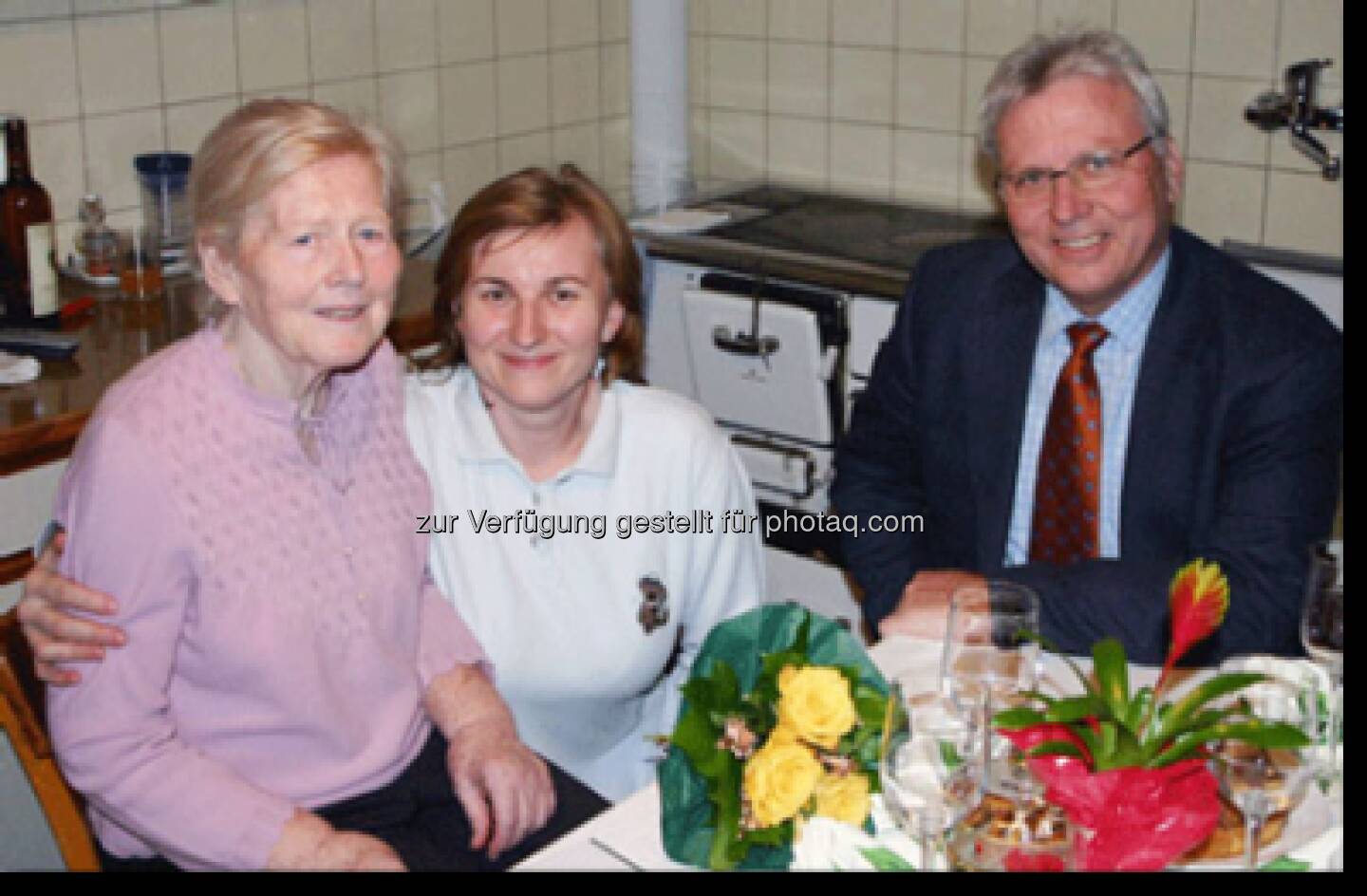 Oma Franziska Hermentin feiert mit ihrer Betreuerin Maria und Wolfgang Mair, Bürgermeister von Waidhofen an der Ybbs, Ihren 85. Geburtstag