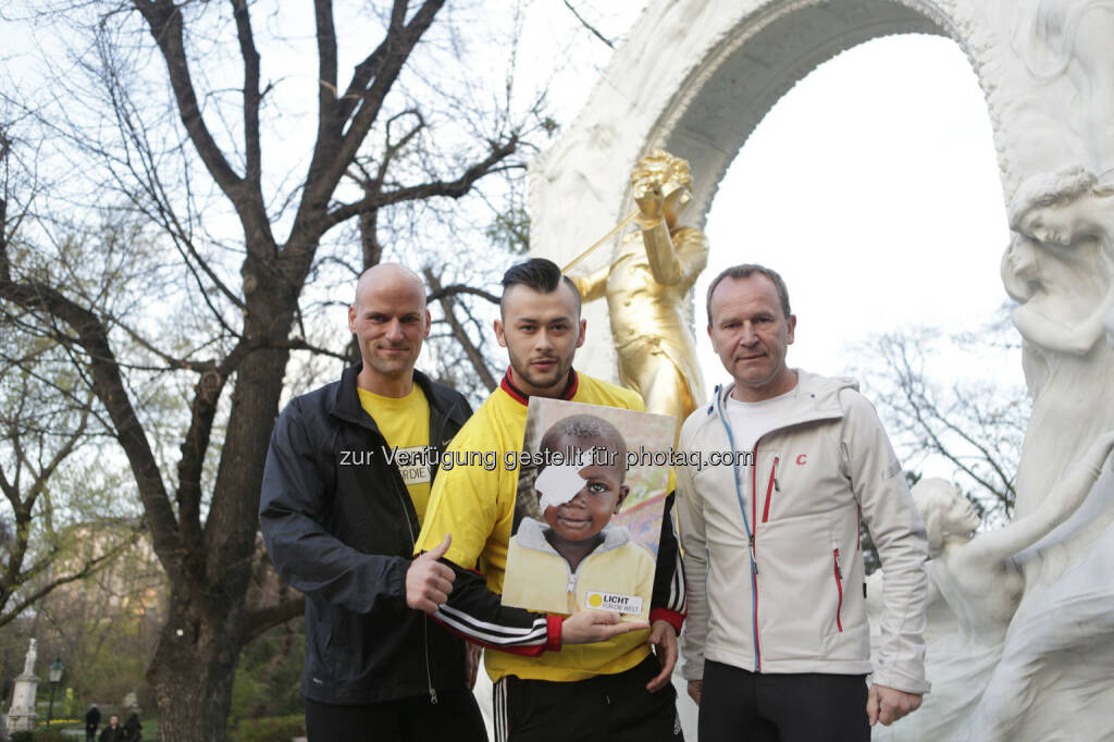 Laufcoach Andreas Nöhmayr, Lukas Plöchl, Erste Bank Vienna Night Run Veranstalter Hannes Menitz, © leisure.at/Stefan Joham (26.03.2014) 