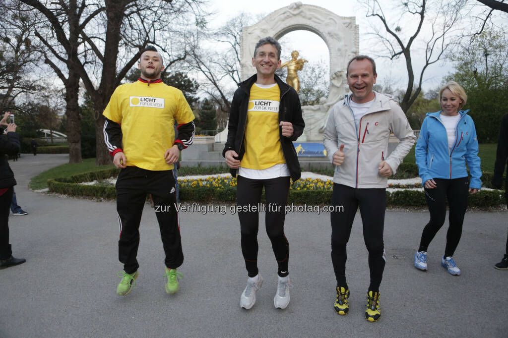 Lukas Plöchl, Rupert Roniger, Geschäftsführer von Licht für die Welt, Erste Bank Vienna Night Run Veranstalter Hannes Menitz, © leisure.at/Stefan Joham (26.03.2014) 