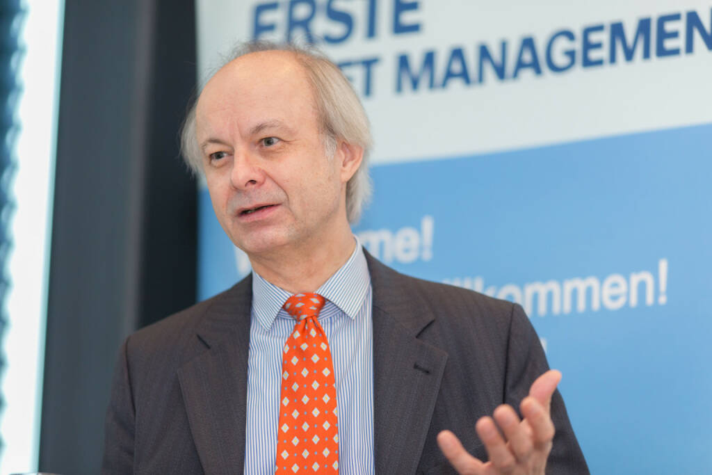 Peter Szopo, Senior Specialist für Emerging Europe Equities von der Erste Asset Management: Die wirtschaftliche Erholung in der Europäischen Union dürfte in diesem Jahr die Gewinnsituation der Unternehmen in Polen und Ungarn verbessern. Diese Ansicht vertritt die Fondsgesellschaft Erste Asset Management nach einer Auswertung des Sell-Side-Researchs und der zuletzt publizierten Unternehmensergebnisse. Nachdem die Gewinne im vergangenen Jahr gefallen sind, rechne ich in Polen und Ungarn in diesem Jahr mit einem Turnaround bei den Gewinnen und einem beschleunigten Gewinnwachstum im Jahr 2015- Selbst in Tschechien, wo im vergangenen Jahr die Gewinne stark eingebrochen waren, zeigen die Gewinnschätzungen für einzelne Unternehmen des PX, des wichtigsten tschechischen Aktienindex, für 2014 und 2015 wieder nach oben.
 , © Aussendung (26.03.2014) 