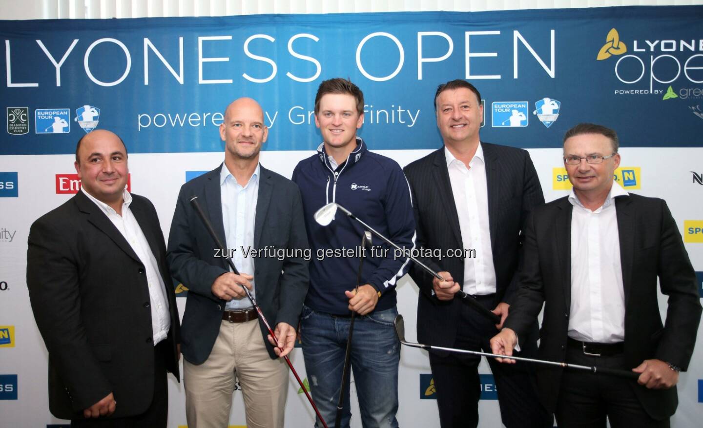 Ali Al-Khaffaf (Geschäftsführer Golf Open Event GmbH), Mathias Vorbach (Konzernsprecher Lyoness), Bernd Wiesberger (Sieger der Lyoness Open 2012), Edwin Weindorfer (geschäftsführender Gesellschafter e|motion management gmbh) sowie Christian Guzy (Präsident Diamond Country Club) bei der Lyoness Open-Pressekonferenz im BMW-Zentrum in Wien. Die Lyoness Open sind das höchstdotierte Einzelsportevent Österreichs; eine Million Euro werden zwischen dem 5. und 8. Juni 2014 ausgespielt. Bereits zum fünften Mal treffen dabei
internationale Golfer aus dem Profi- und Amateurlager im Diamond
Country Club in Atzenbrugg aufeinander.