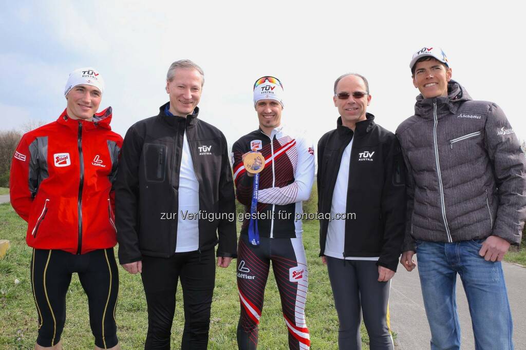 Continental Cup Sieger Sepp Schneider, Stefan Haas, CEO TÜV Austria, Lukas Klapfer, Bronzemedaillegewinner von Sotschi in der Nordischen Kombiniation, Christoph Wenninger, TÜV Austria Finanzvorstand und Tobias Eberhard, ÖSV Biathlet., © TÜV Austria/Andreas Amsüss (29.03.2014) 