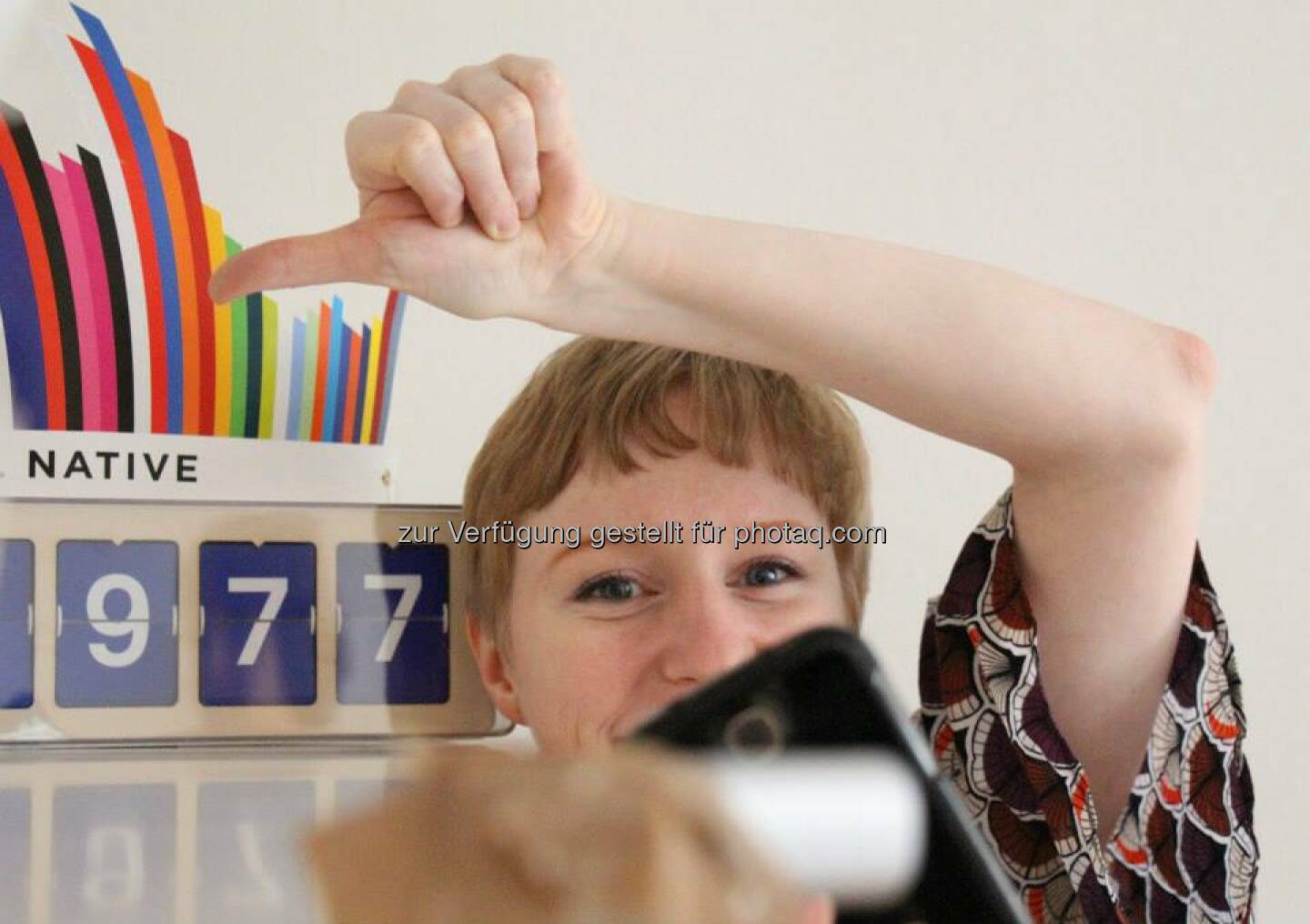 Mit Ally Auner, seitw&auml;rts