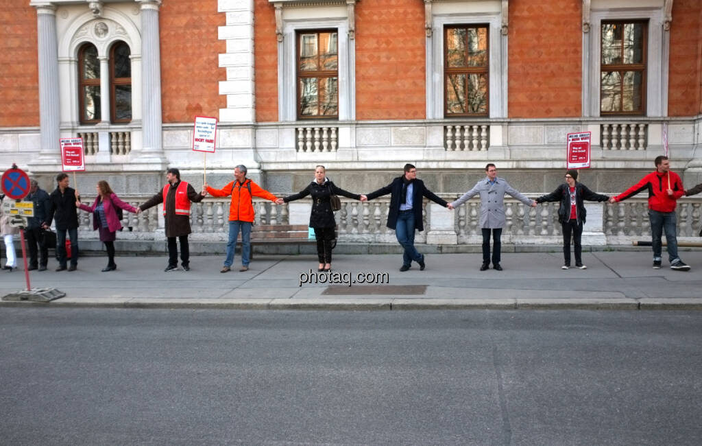 Banker-Menschenkette (31.03.2014) 